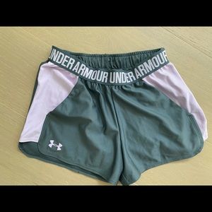 🛒 Under Armour Athletic shorts